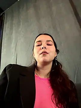 PoppyRobinson online show from 12.05.24