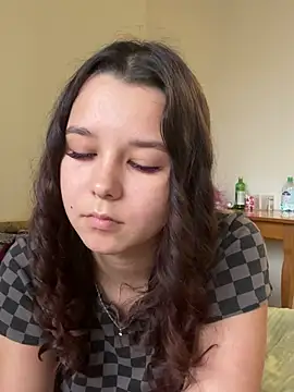 PoppyRobinson online show from 12.12.24