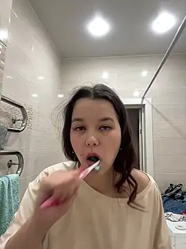 PoppyRobinson online show from 12.21.24