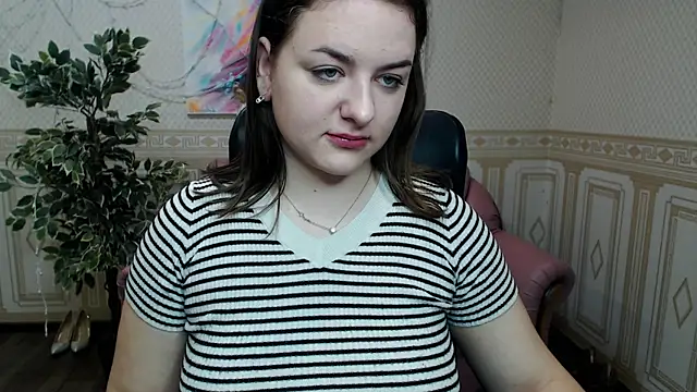 Snapshot of Helen_Elliot chatting on 01.09.25 Helen Elliot online show from 01.09.25