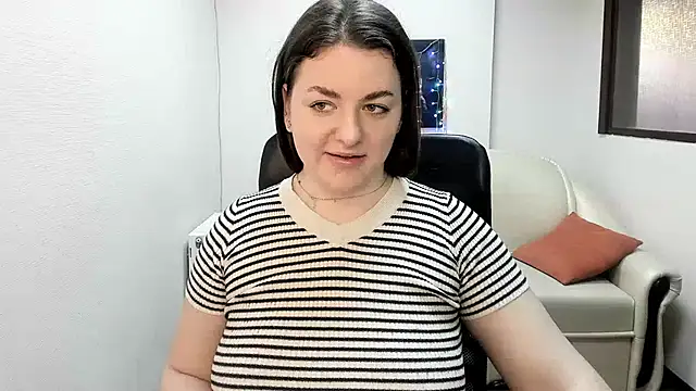 Snapshot of Helen_Elliot chatting on 01.21.25 Helen Elliot online show from 01.21.25