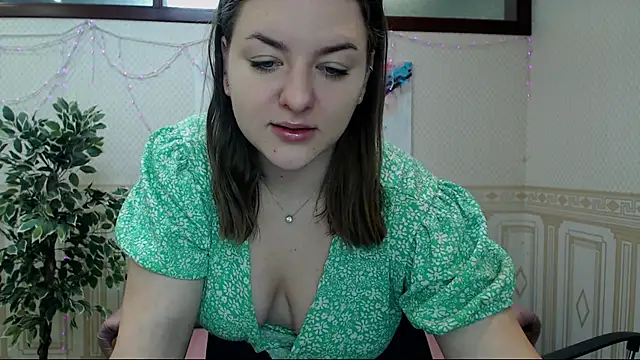 Snapshot of Helen_Elliot chatting on 02.02.25 Helen Elliot online show from 02.02.25