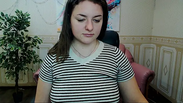 Snapshot of Helen_Elliot chatting on 02.04.25 Helen Elliot online show from 02.04.25