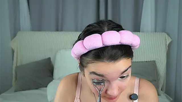 VeronaAppleberry online show from 10.24.25