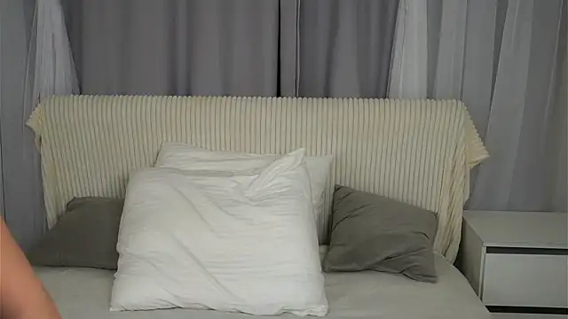 VeronaAppleberry online show from 11.28.25