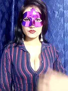 Stripy Doll online show from 12.03.24
