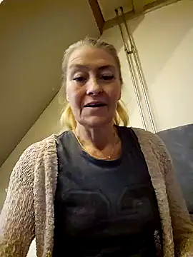 Snapshot of lisalustjouw chatting on 01.14.25 lisalustjouw online show from 01.14.25