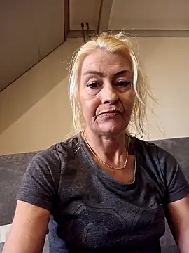 Snapshot of lisalustjouw chatting on 03.19.25 lisalustjouw online show from 03.19.25