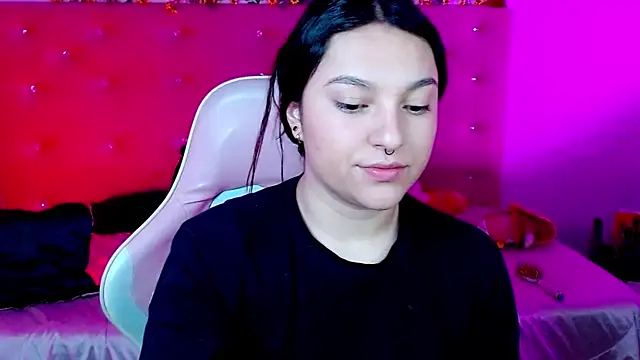 Snapshot of SOYYKY chatting on 12.20.24 SOYYKY online show from 12.20.24