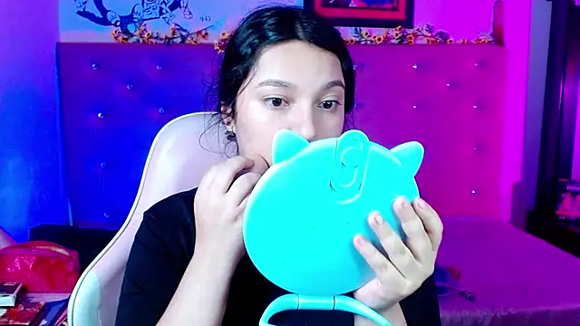 Snapshot of SOYYKY chatting on 12.21.24 SOYYKY online show from 12.21.24
