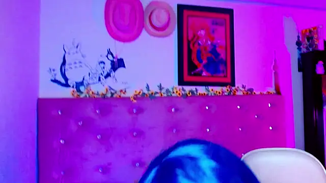 Snapshot of SOYYKY chatting on 12.21.24 SOYYKY online show from 12.21.24