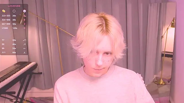 Snapshot of edward_holy chatting on 12.04.24 edward holy online show from 12.04.24