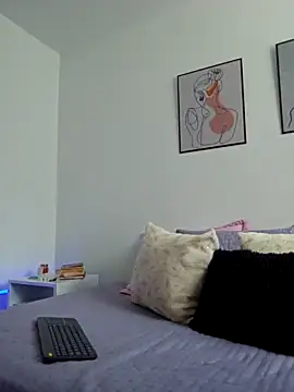 VictoriaEvaans  online show from 10.05.25