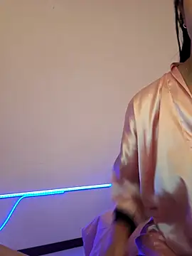 VictoriaEvaans  online show from 11.25.25