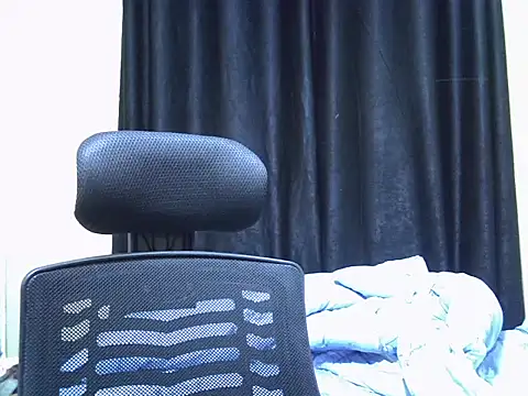 Snapshot of Horny-slut_ chatting on 09.19.25 Horny-slut online show from 09.19.25