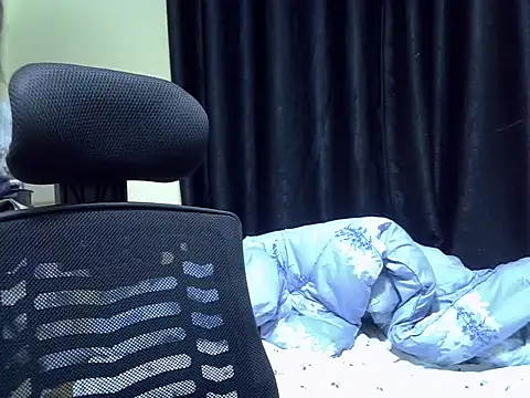 Snapshot of Horny-slut_ chatting on 09.30.25 Horny-slut online show from 09.30.25