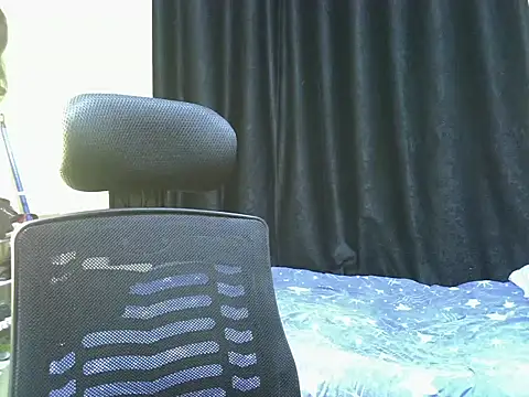 Snapshot of Horny-slut_ chatting on 10.23.25 Horny-slut online show from 10.23.25