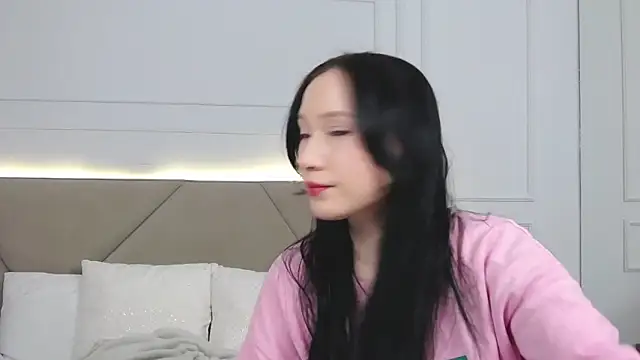 LeilaLow online show from 01.25.25