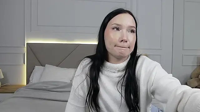 LeilaLow online show from 09.09.25