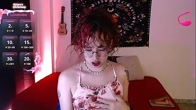 Snapshot of sophieMarshall01 chatting on 12.23.24 sophieMarshall01 online show from 12.23.24
