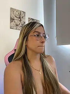 Issabela G1 online show from 04.14.26