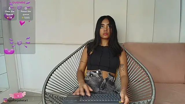 Snapshot of julieta_aguilar1 chatting on 01.04.25 julieta aguilar1 online show from 01.04.25