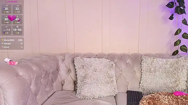 Snapshot of julieta_aguilar1 chatting on 01.14.25 julieta aguilar1 online show from 01.14.25