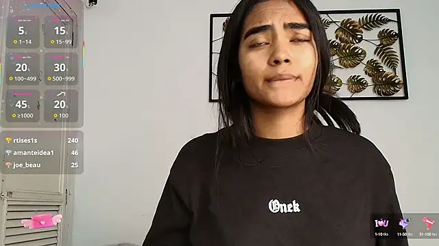 Snapshot of julieta_aguilar1 chatting on 09.25.25 julieta aguilar1 online show from 09.25.25