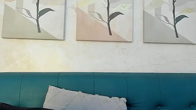 Snapshot of julieta_aguilar1 chatting on 09.29.25 julieta aguilar1 online show from 09.29.25