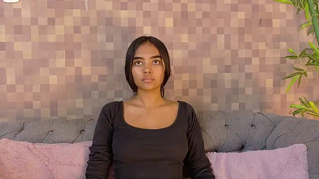 Snapshot of julieta_aguilar1 chatting on 10.20.25 julieta aguilar1 online show from 10.20.25