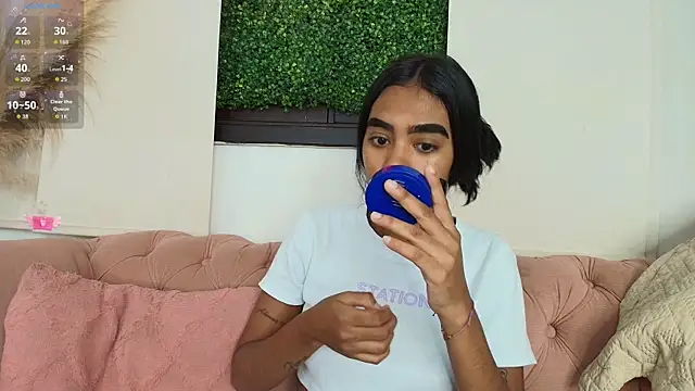 Snapshot of julieta_aguilar1 chatting on 10.25.25 julieta aguilar1 online show from 10.25.25