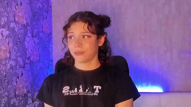 Snapshot of pixy_20 chatting on 10.29.25 pixy 20 online show from 10.29.25