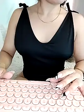 Snapshot of Nanda_Vixen chatting on 09.15.25 Nanda Vixen online show from 09.15.25