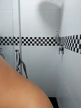 Snapshot of Nanda_Vixen chatting on 09.28.25 Nanda Vixen online show from 09.28.25