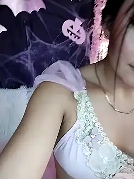 Snapshot of Nanda_Vixen chatting on 10.15.25 Nanda Vixen online show from 10.15.25