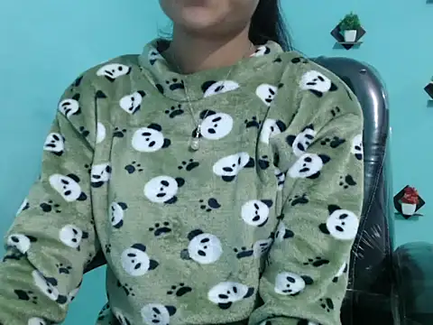 Snapshot of Yashi chatting on 01.25.25 Yashi online show from 01.25.25