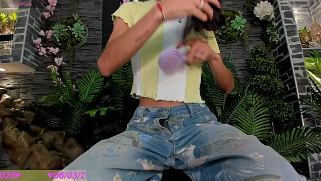 Eva Coluccy online show from 03.06.25