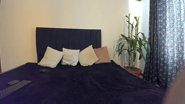 ChloeTurner  online show from 12.25.24