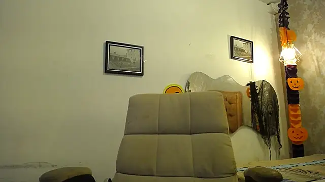 LAURA SMIITH online show from 10.24.25