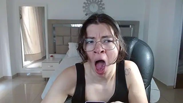 zoecruzz online show from 10.24.25