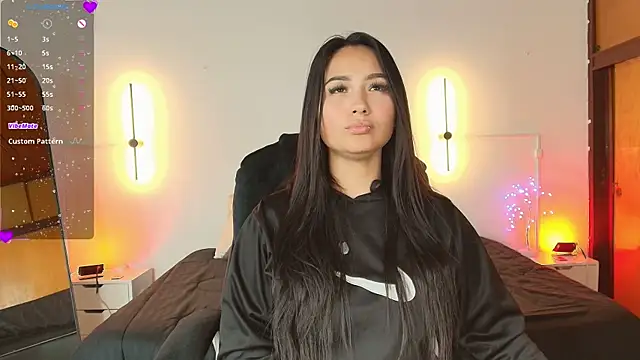 Snapshot of _gaby2 chatting on 03.07.25 gaby2 online show from 03.07.25