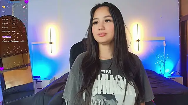 Snapshot of _gaby2 chatting on 03.11.25 gaby2 online show from 03.11.25