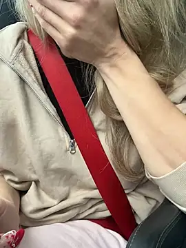 Snapshot of mollywilde chatting on 02.26.25 mollywilde online show from 02.26.25