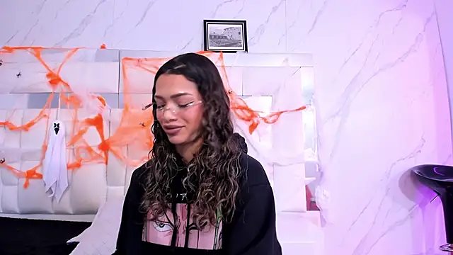 Snapshot of BritneyCollins chatting on 10.16.25 BritneyCollins online show from 10.16.25