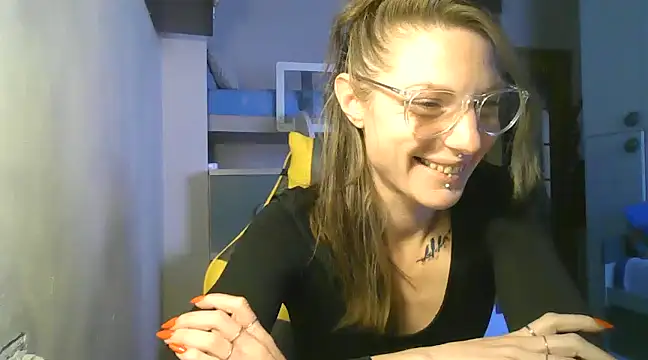 Snapshot of Feli_blue chatting on 12.04.24 Feli blue online show from 12.04.24