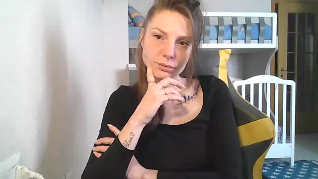 Snapshot of Feli_blue chatting on 01.10.25 Feli blue online show from 01.10.25