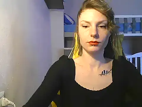 Snapshot of Feli_blue chatting on 02.18.25 Feli blue online show from 02.18.25