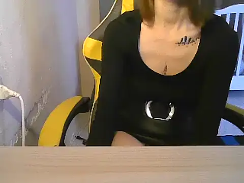 Snapshot of Feli_blue chatting on 02.24.25 Feli blue online show from 02.24.25