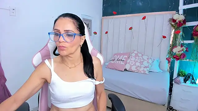 margot smith  online show from 03.28.26