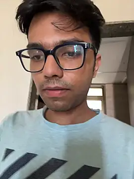 Snapshot of BoyzaraHatke chatting on 05.18.26 BoyzaraHatke online show from 05.18.26